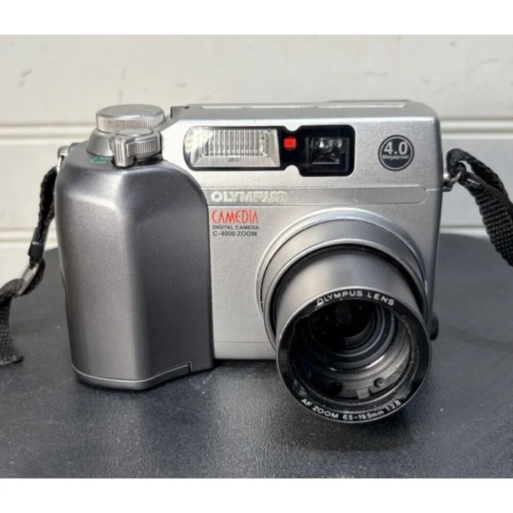 Olympus CAMEDIA C-4000 Zoom 4.0MP Digital Camera Silver W/ Memory Card Tested